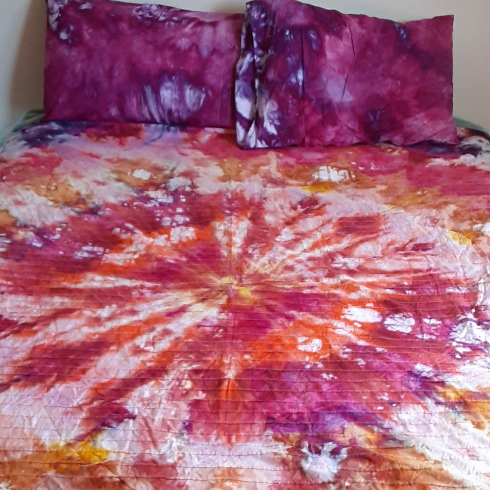 Beautiful tie dye duvet cover and pillow cases